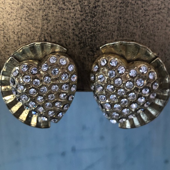 Gold with rhinestone heart earrings in an art deco style, clip-on - Picture 6 of 8